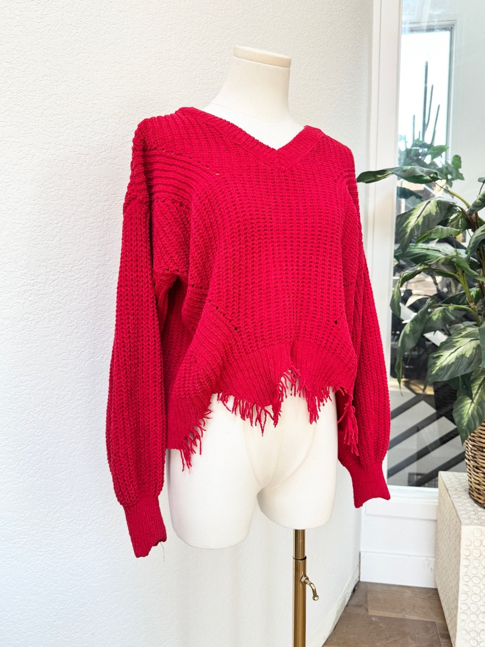 NoBo Red Soft Cable Knit Distressed Frayed V-Neck Cropped Fringed Sweater L